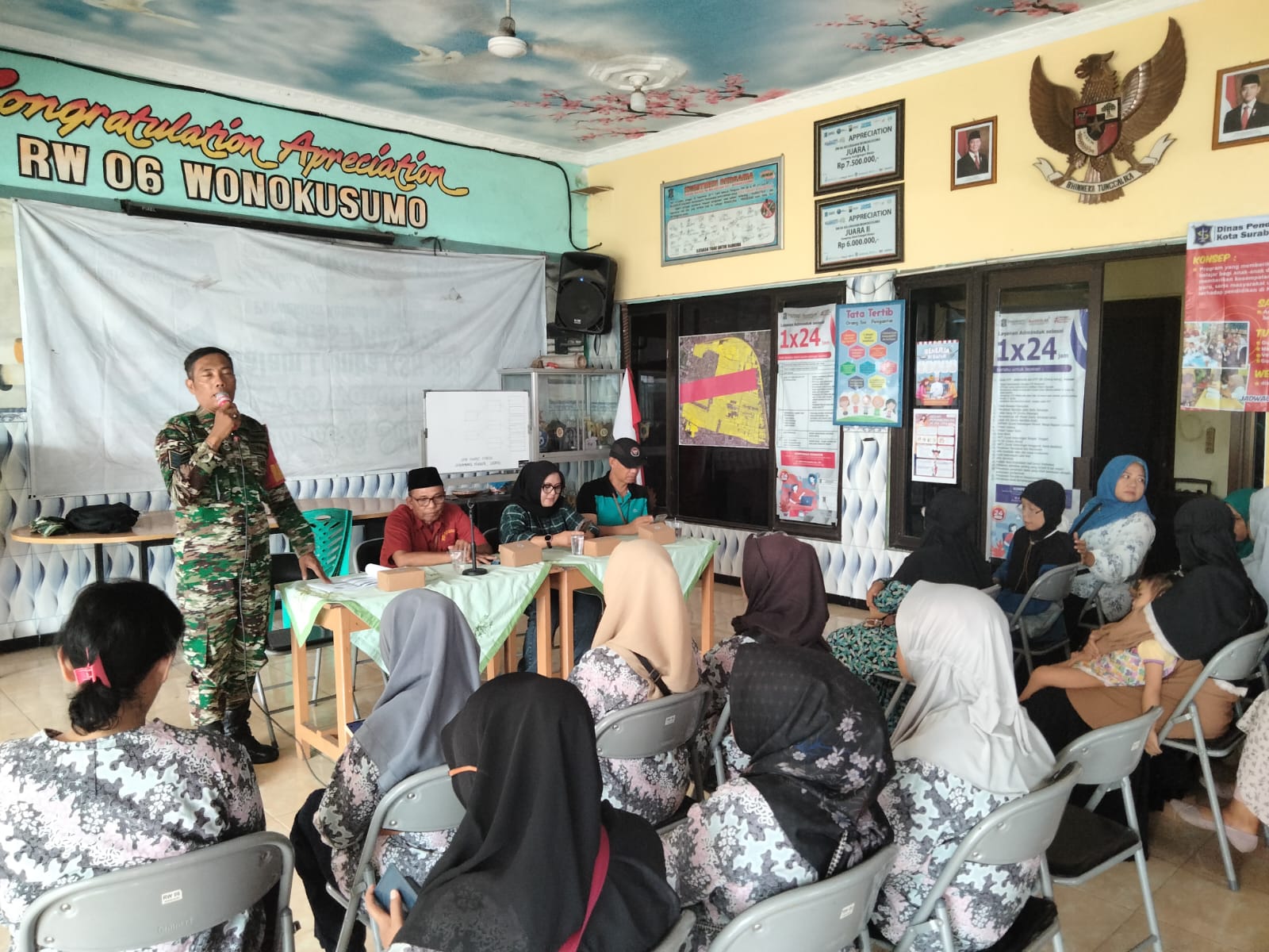 Babinsa Wonokusumo Berikan Materi Wawasan Kebangsaan Dalam Pertemuan Warga