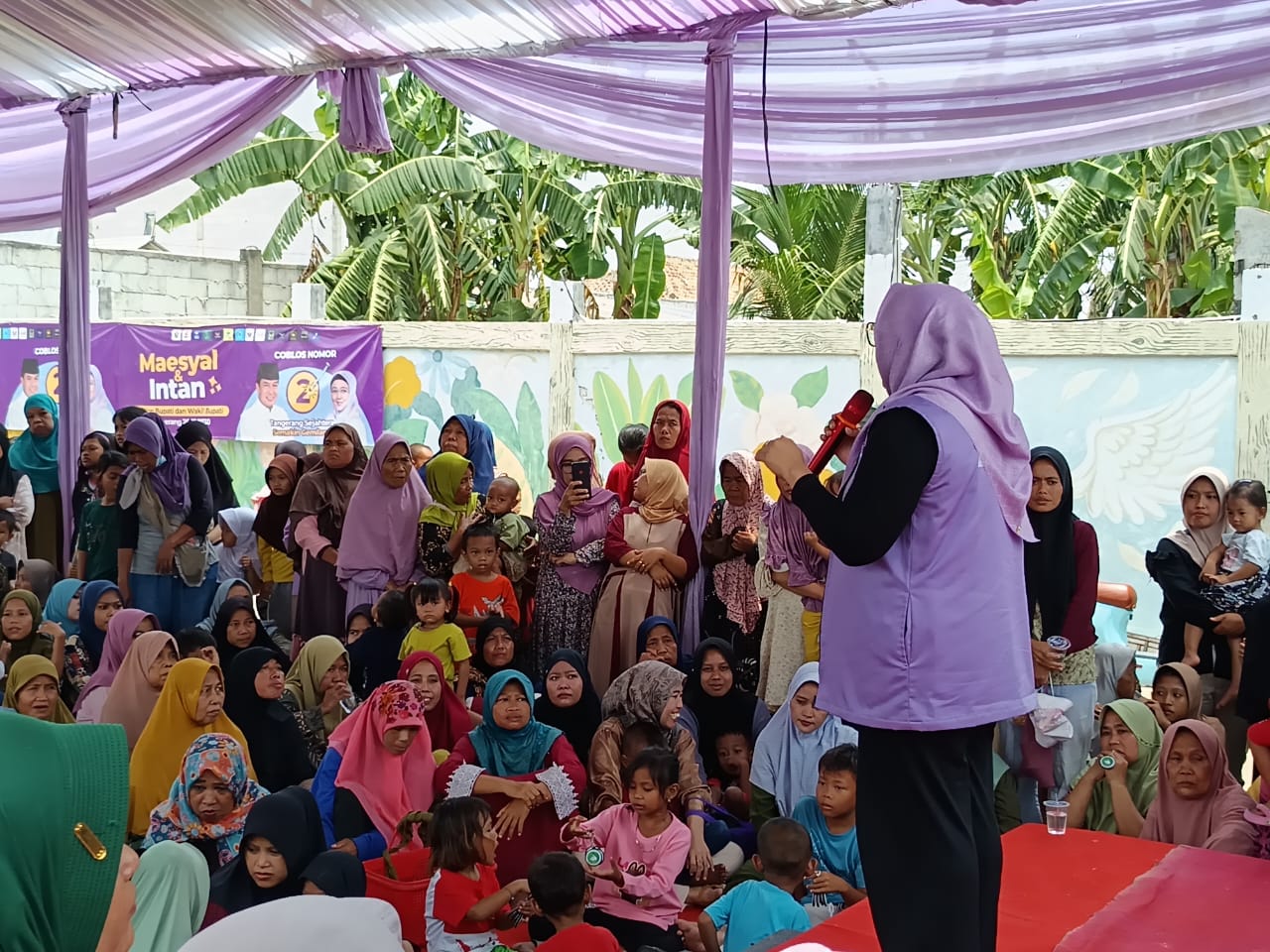 Sapa Warga Tegal Kunir, Intan Nurul Hikmah Sebut Kecamatan Masuk Sudah Go Internasional