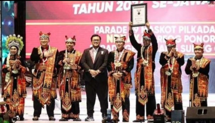 Puncak Kirab Maskot Pilkada Jatim 2024 di Tugu Pahlawan Pecahkan Rekor MURI