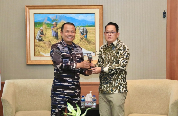 Tingkatkan Sinergitas, Komandan Puspenerbal Kunjungan Kerja ke Pj. Gubernur Jatim