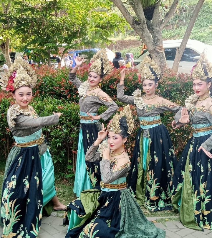 Jaipong Ratu Jalinger Iringi Lounching Eko Wisata Cimenteng 