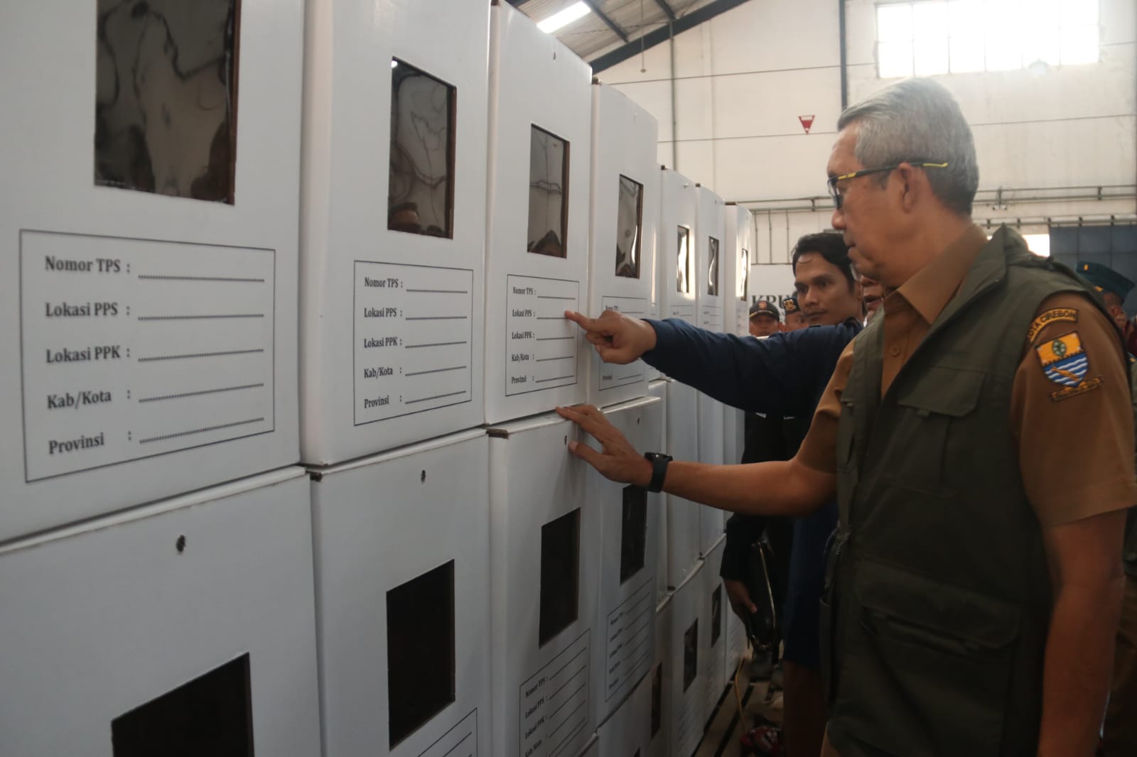Pj Wali Kota Tinjau Proses Sortir dan Pelipatan Surat Suara untuk Pilkada 2024