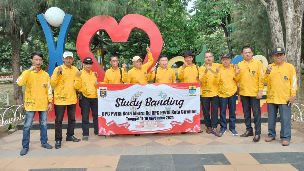 Pjs Walikota Metro Lepas 20 Peserta Study Banding ke DPC PWRI Kota Cirebon Jawa Barat