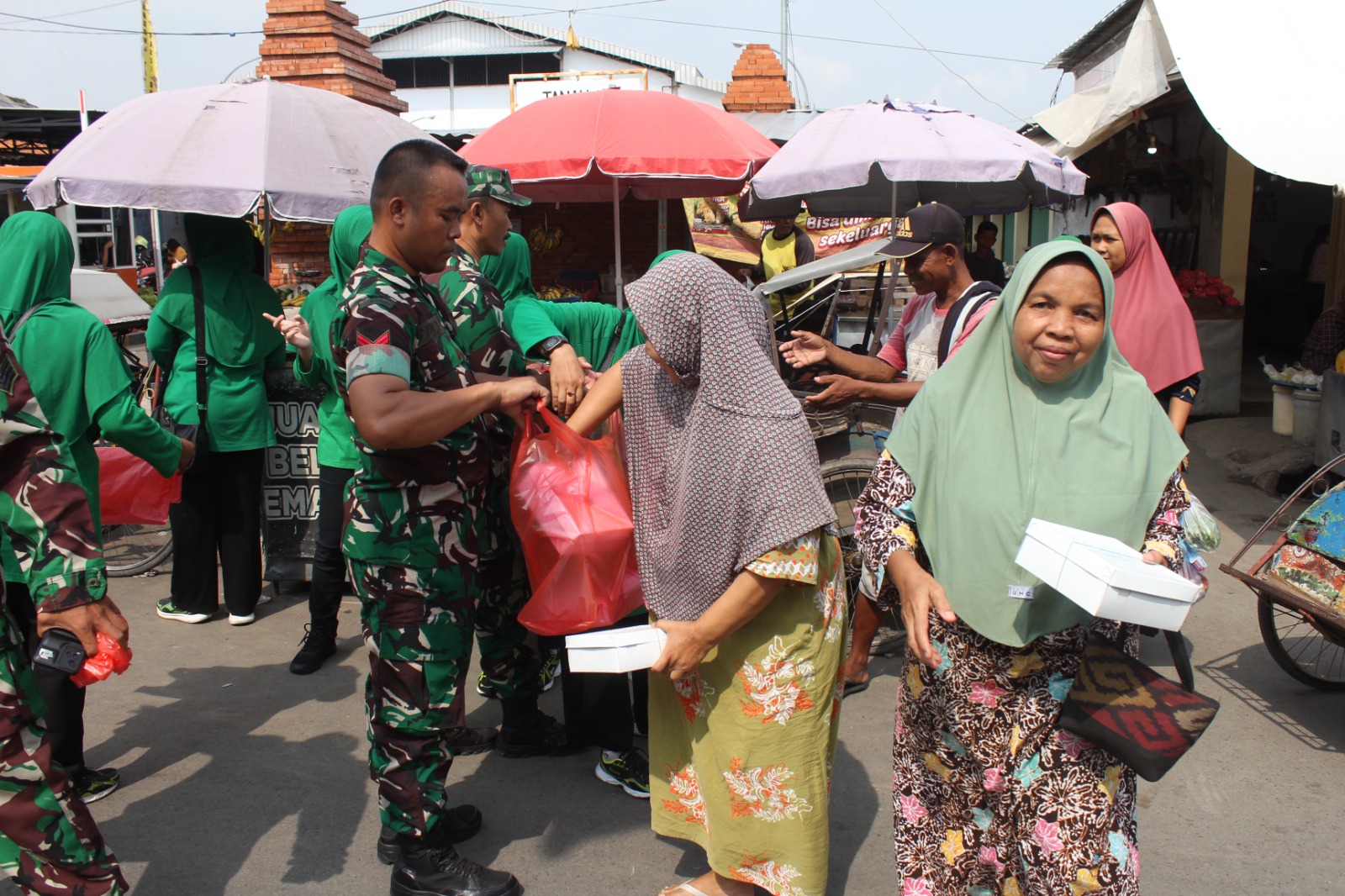 Jumat Berkah Persit Kartika Chandra Kirana Cabang XXX Kodim 0620 / Kabupaten Cirebon