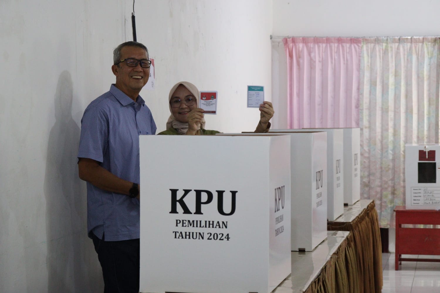 Pj Wali Kota Tinjau Langsung Pemungutan dan Penghitungan Suara Pemilihan Wali Kota dan Wakil Wali Kota Cirebon