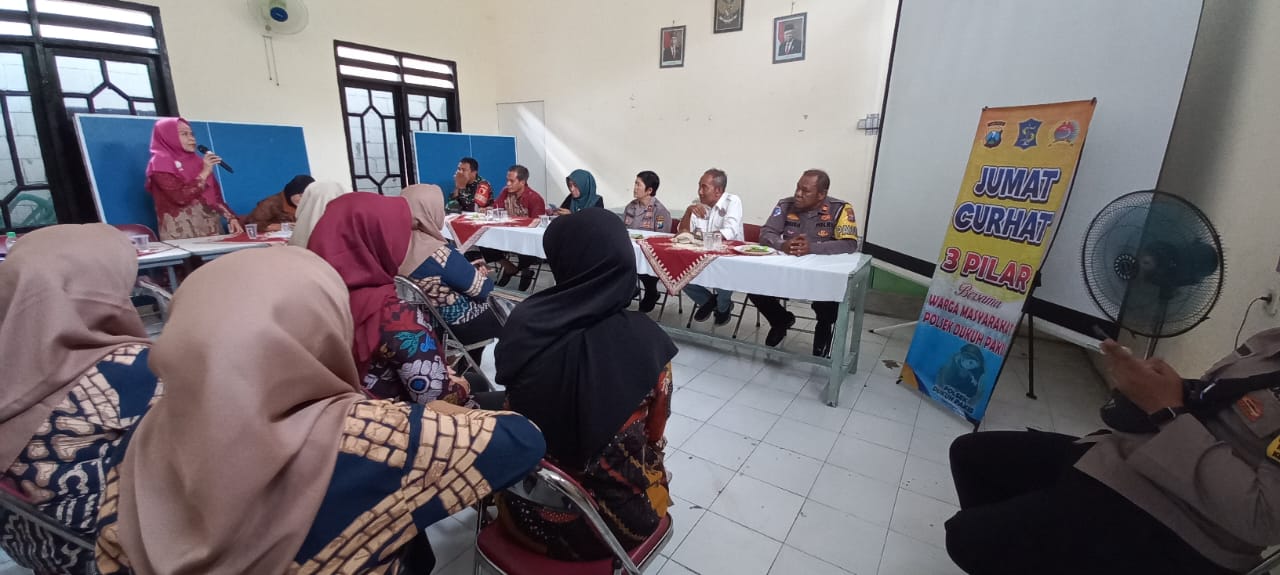 Kapolsek Dukuh Pakis pimpin Jum’at Curhat di Kampung Bukit