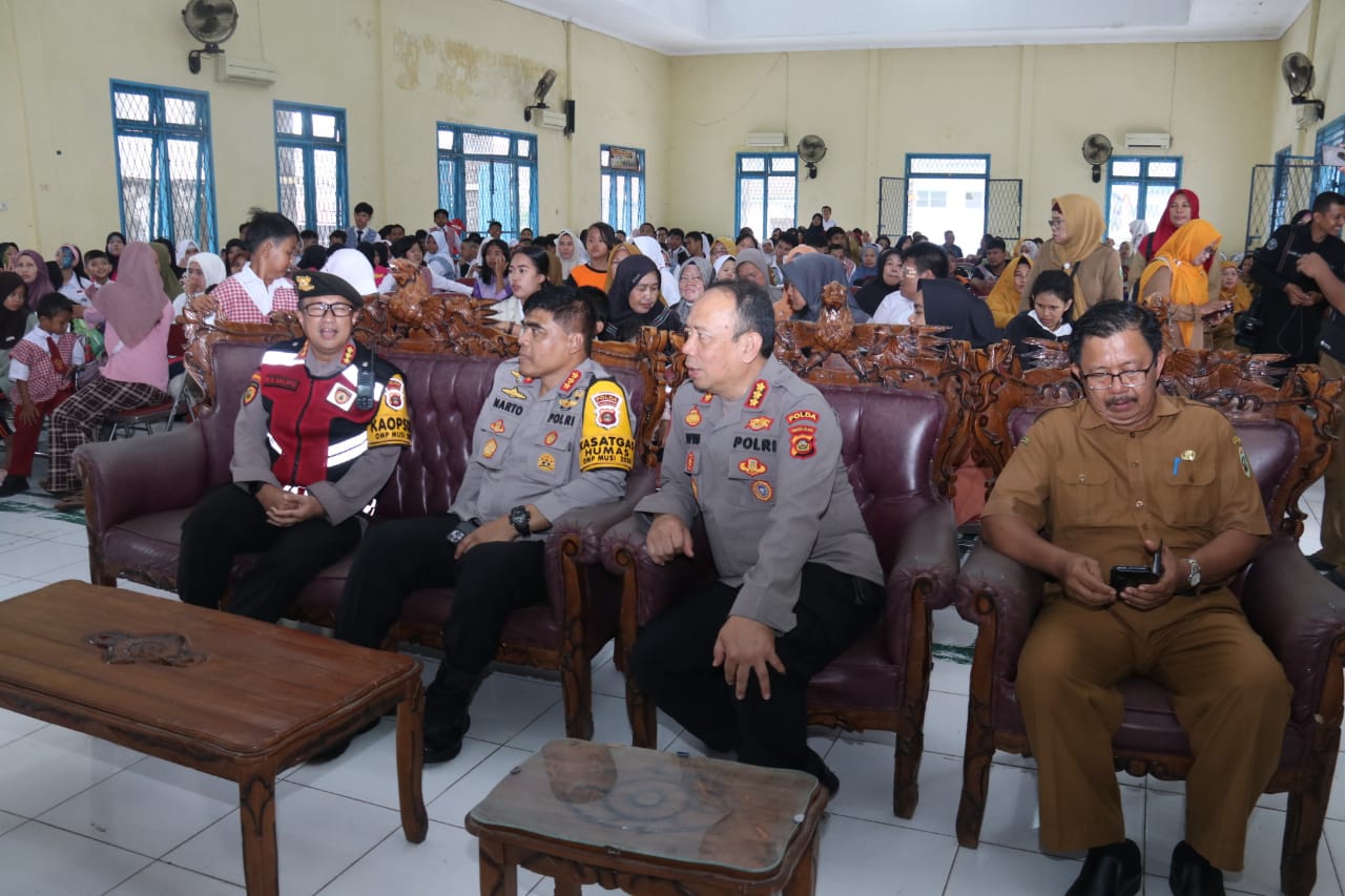 Direktorat Samapta Polda Sumatera Selatan (Sumsel) ikut Mensosialisasikan Program Makan Sehat dan Bergizi