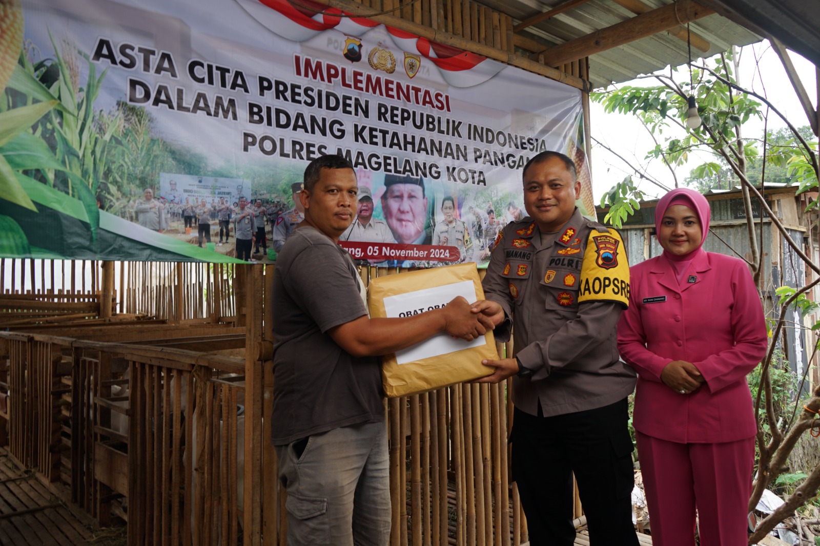 Polres Magelang Kota Serahkan Vaksin dan Obat Hewan Ternak Dukung Program Asta Cita Presiden RI