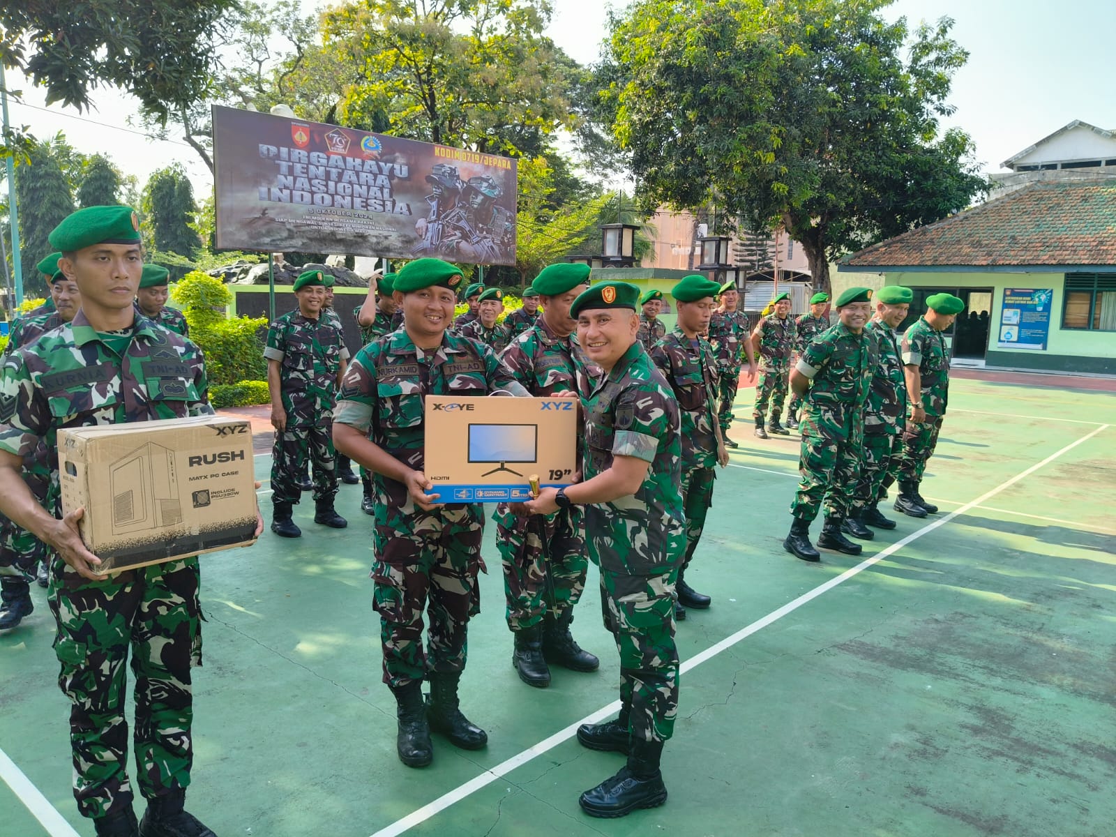 Dandim 0719/Jepara Serahkan Komputer dan Printer Untuk Koramil Jajaranya