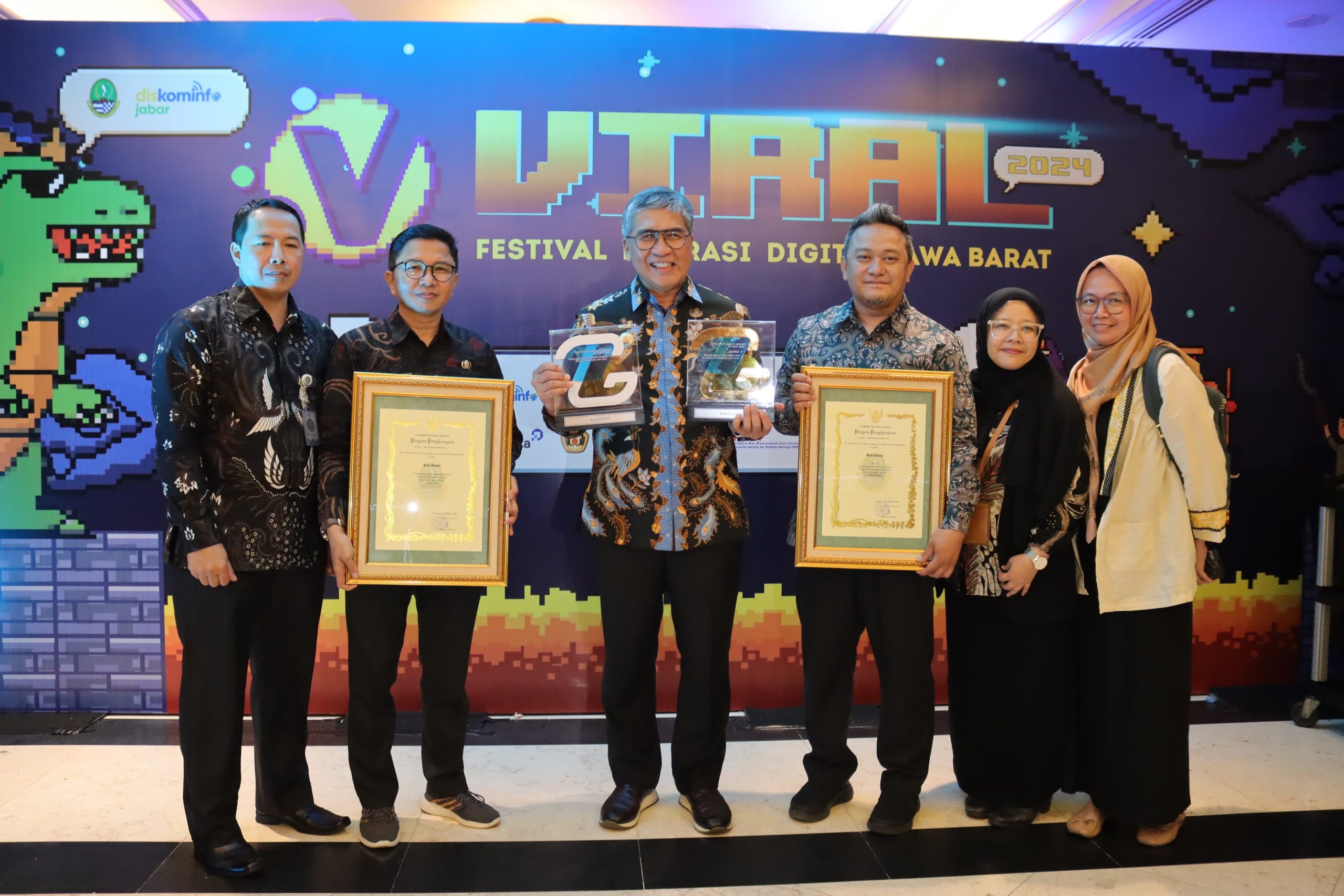 PEMKOT CIMAHI RAIH 2 PENGHARGAAN SATU DATA JABAR AWARDS TAHUN 2024