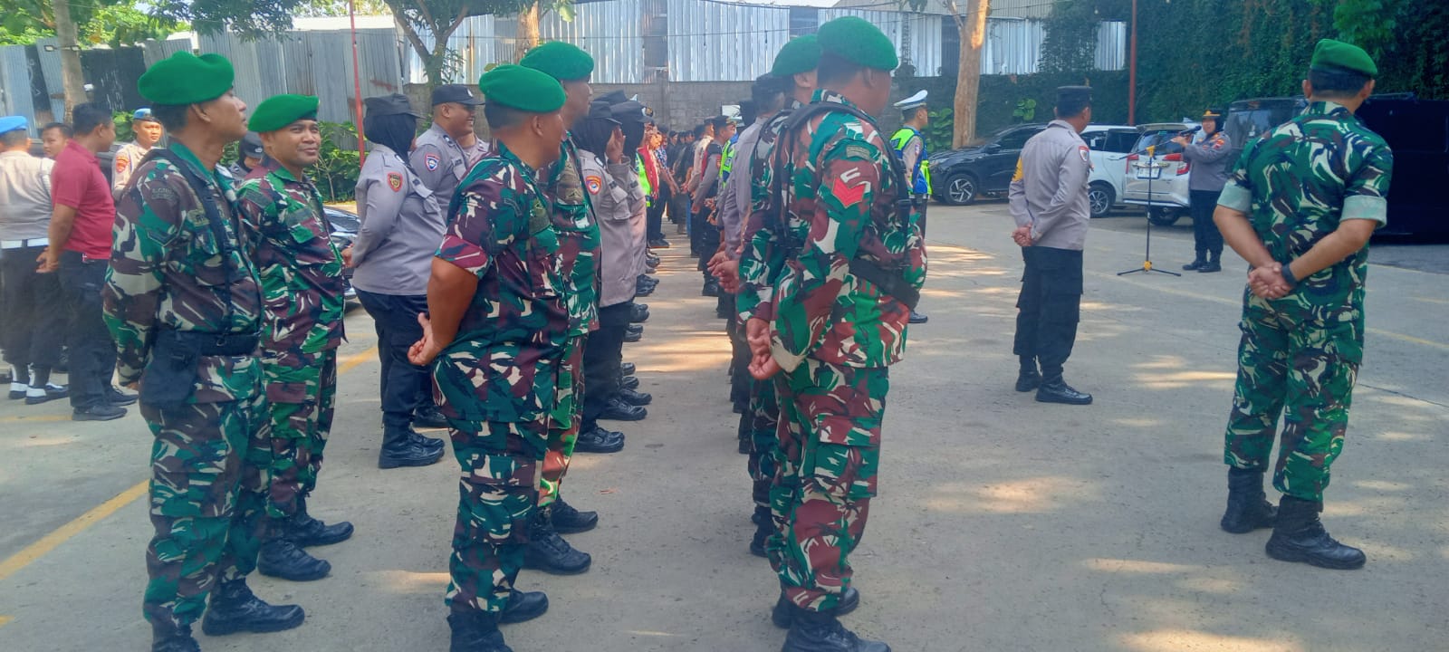 Personel Kodim 0719/Jepara Turut Amankan Debat Calon Bupati Jepara 2024 -2029