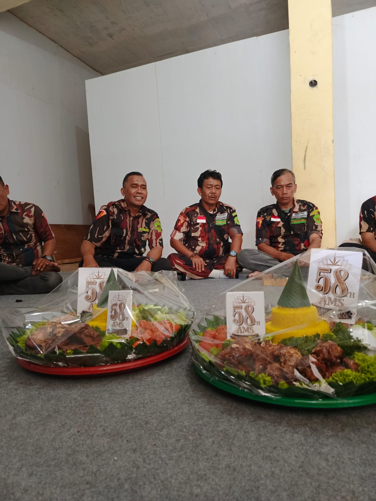 Ketua AMS distrik 005 Garut Asep Mulyana , S,Ip.,M.Si dan Sekertaris AMS Garut Samsudin,SE;,M.Si serta Pengurus Lainya Peringati Milangkala ke-58 AMS dengan Ziarah ke Makam Pendiri AMS Garut