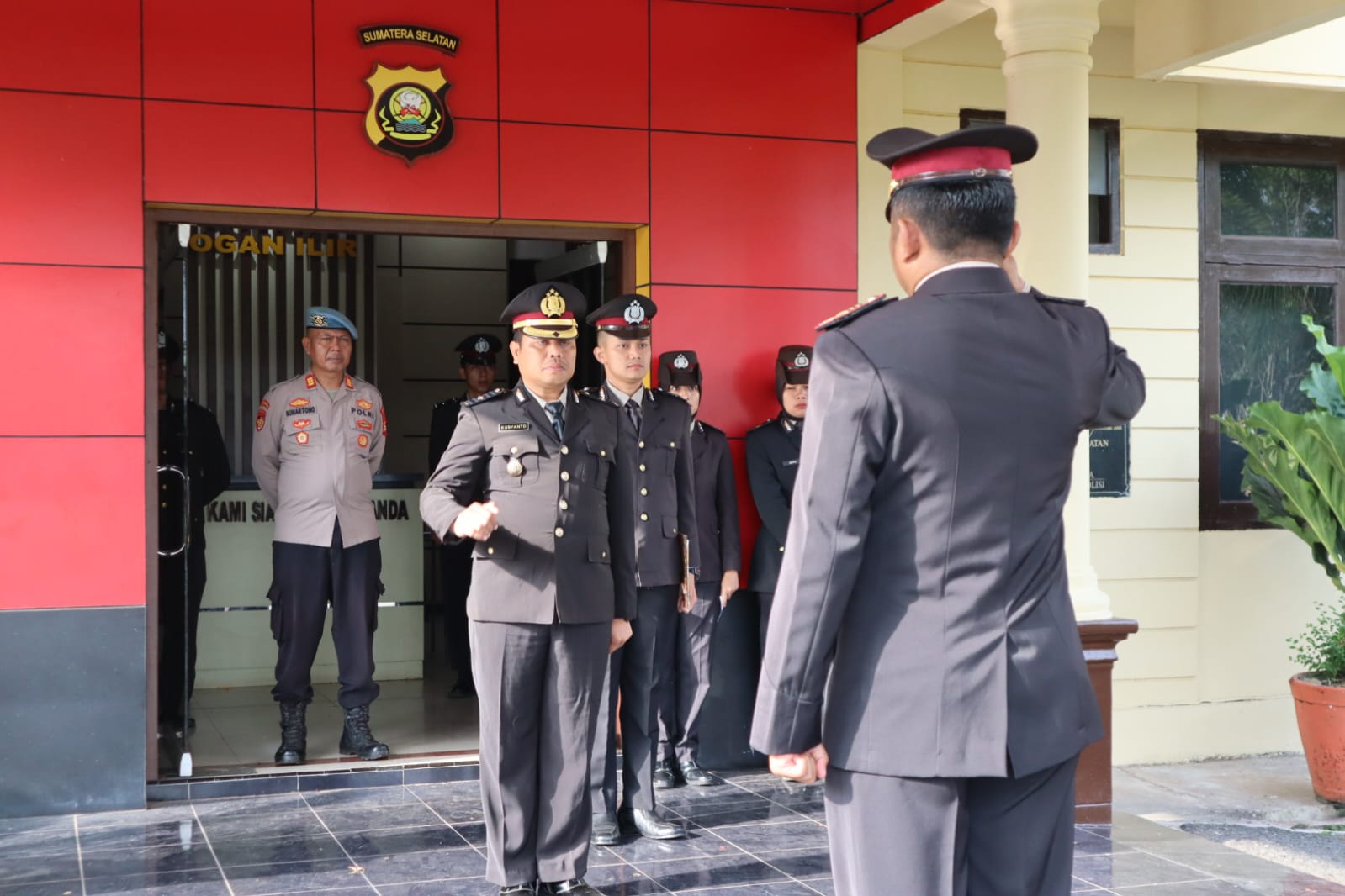 Polres Ogan Ilir Gelar Upacara Peringatan Hari Pahlawan dengan Khidmat