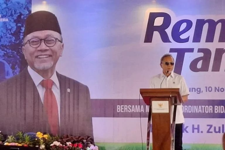 Pidato Zulhas Menko Pangan : ” Kades Banyak Tidak Mikirin Petani , Tapi Mikirin Pilkada , Karena Ada Uangnya” Jadi Sorotan