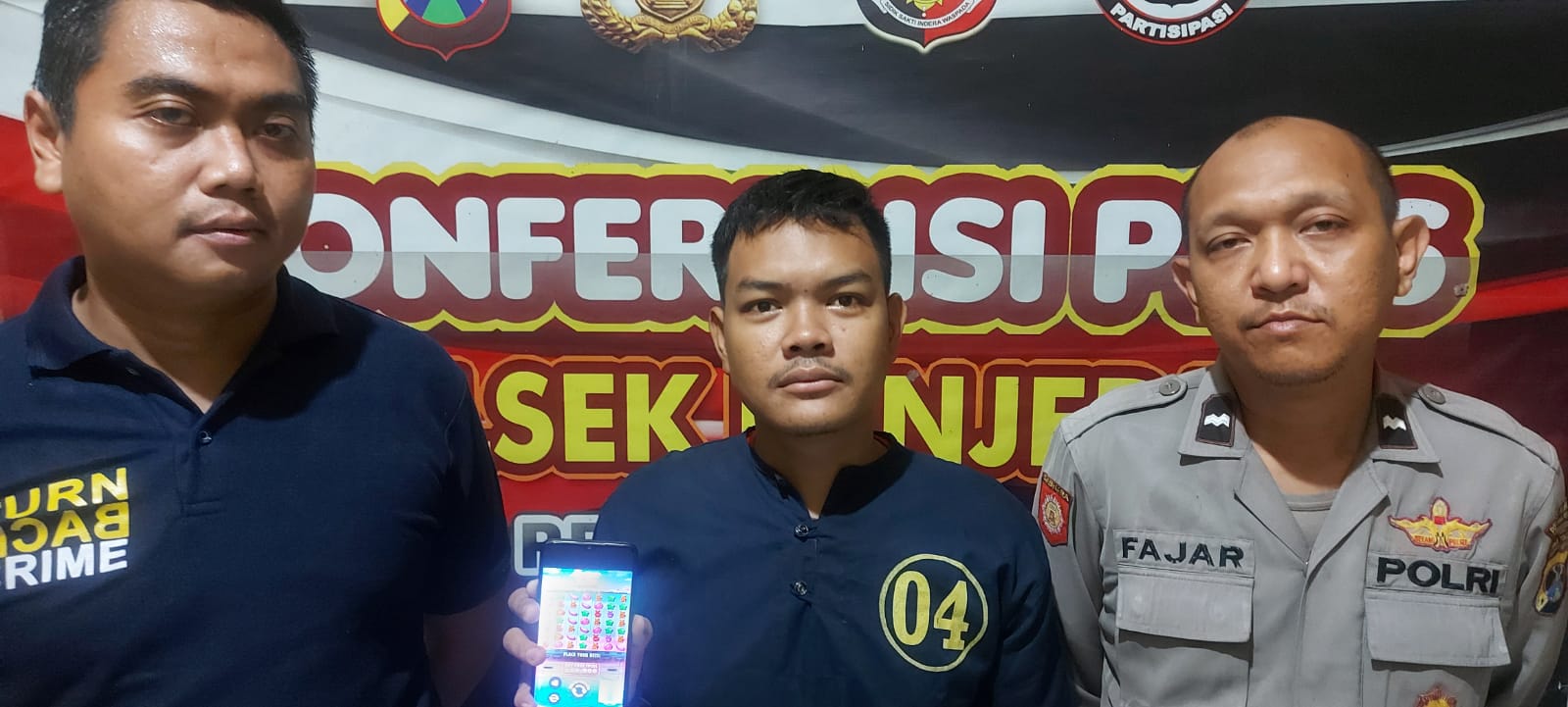 Polsek Kenjeran Ungkap Kasus Judi Online menggunakan aplikasi IDCOIN188-PG Slot Mahjong Ways 2.
