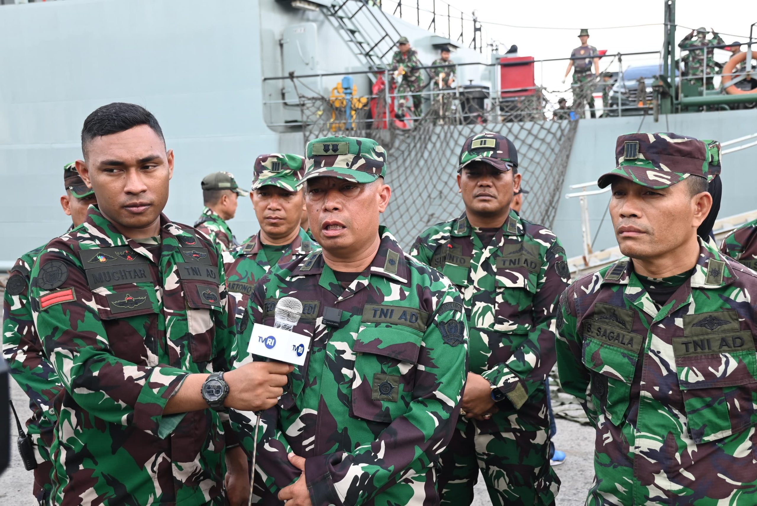 Termbekang-2 Pusbekangad yang berlokasi di Jalan Prapat Kurung Utara Tg-Perak Surabaya melaksanakan pemuatan bekal Kaporlap di ADRI LI