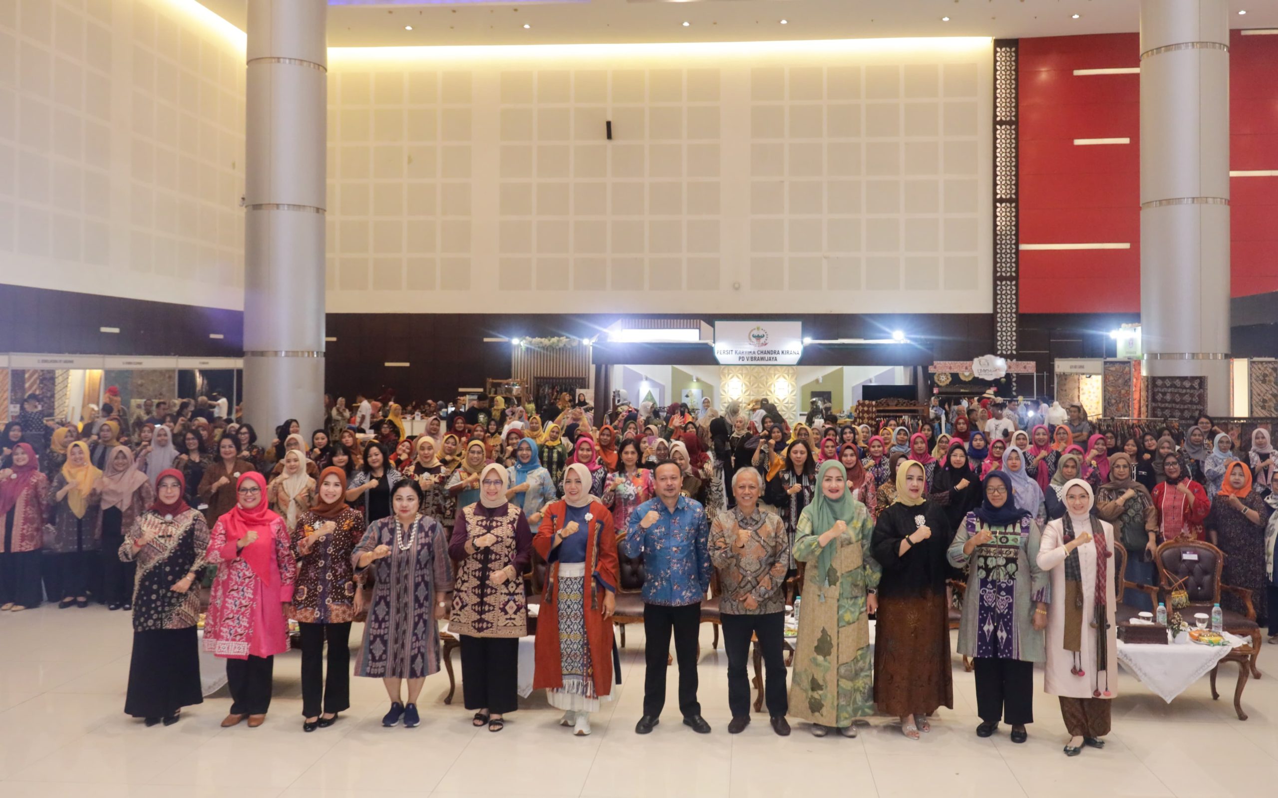 Persit KCK PD V/Brawijaya Raih Juara di Closing Ceremony Batik Fashion 2024
