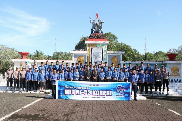Sambut HUT ke-53 Korpri, PNS Polda Sulut Ziarah Rombongan ke TMP Kairagi