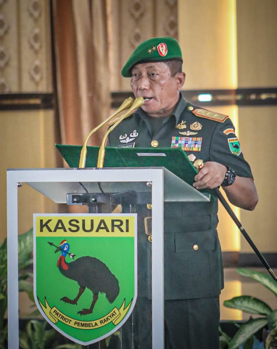 Pangdam Kasuari Pimpin Sertijab dan Tradisi Satuan Pejabat Kodam XVIII/Kasuari Sebagai Proses Regenerasi Kepemimpinan