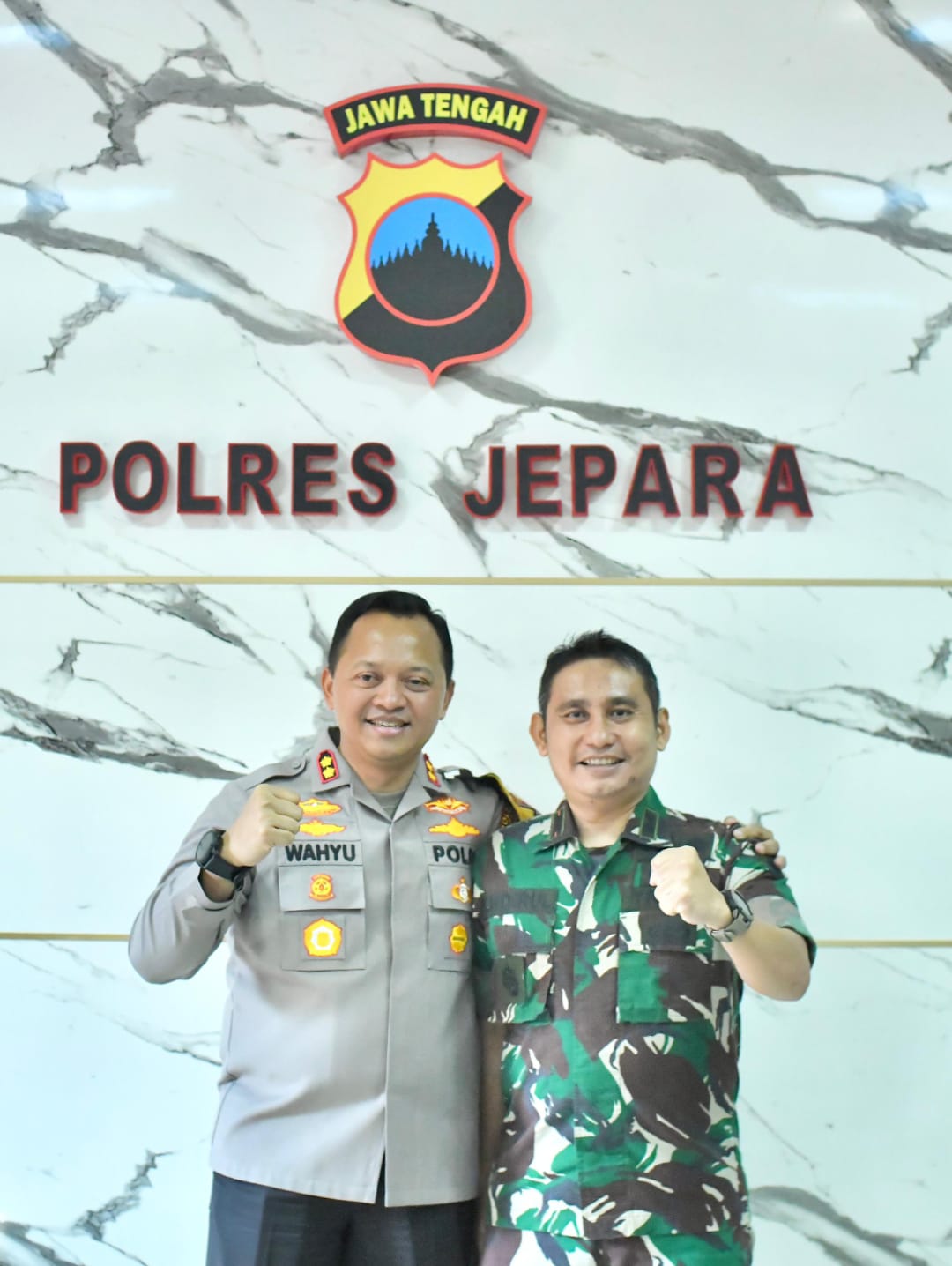 Sinergitas TNI-Polri Terlihat dalam Keakraban Dandim 0719/Jepara Letkol Arm Khoirul Cahyadi.S.E. dan Kapolres Jepara AKBP Wahyu Nugroho Setiyawan. 