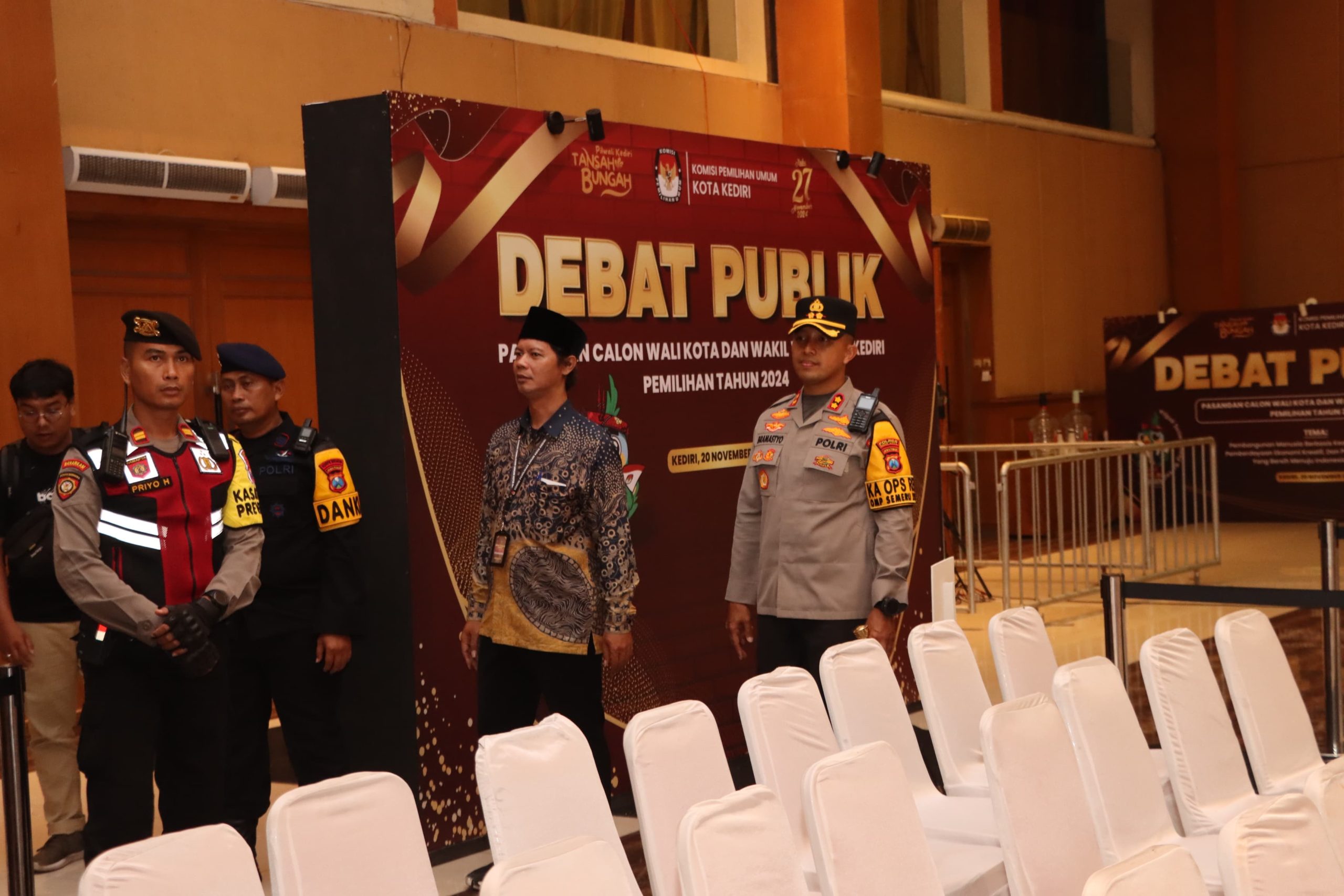 Polres Kediri Kota Terjunkan Ratusan Personel, Debat Pamungkas Pilkada 2024 Berlangsung Kondusif