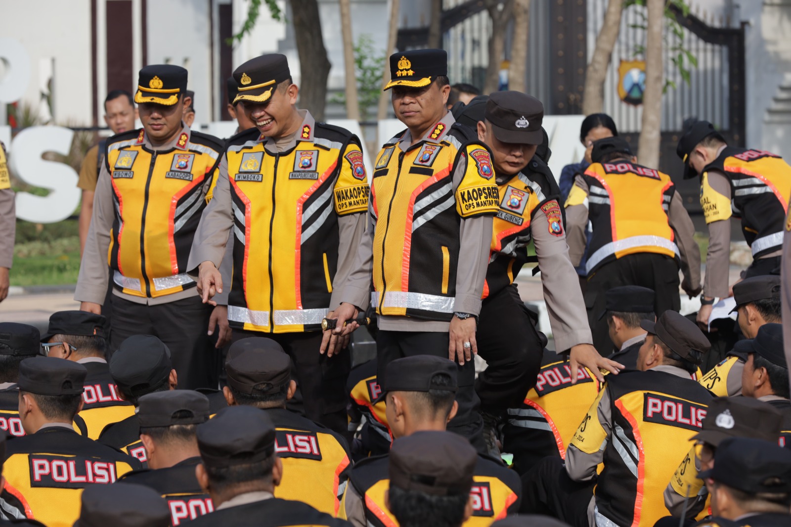 Polrestabes Surabaya Gelar Apel Pengecekan Perlengkapan Personil PAM TPS Pilkada 2024