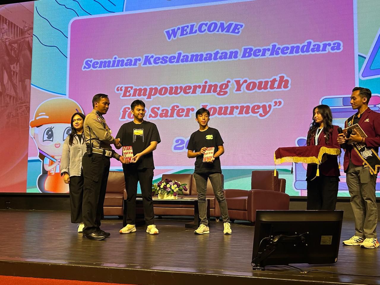 Kanit Turjagwali Satlantas Polrestabes Surabaya Sosialisasikan Keselamatan Berlalu Lintas di Universitas Ciputra