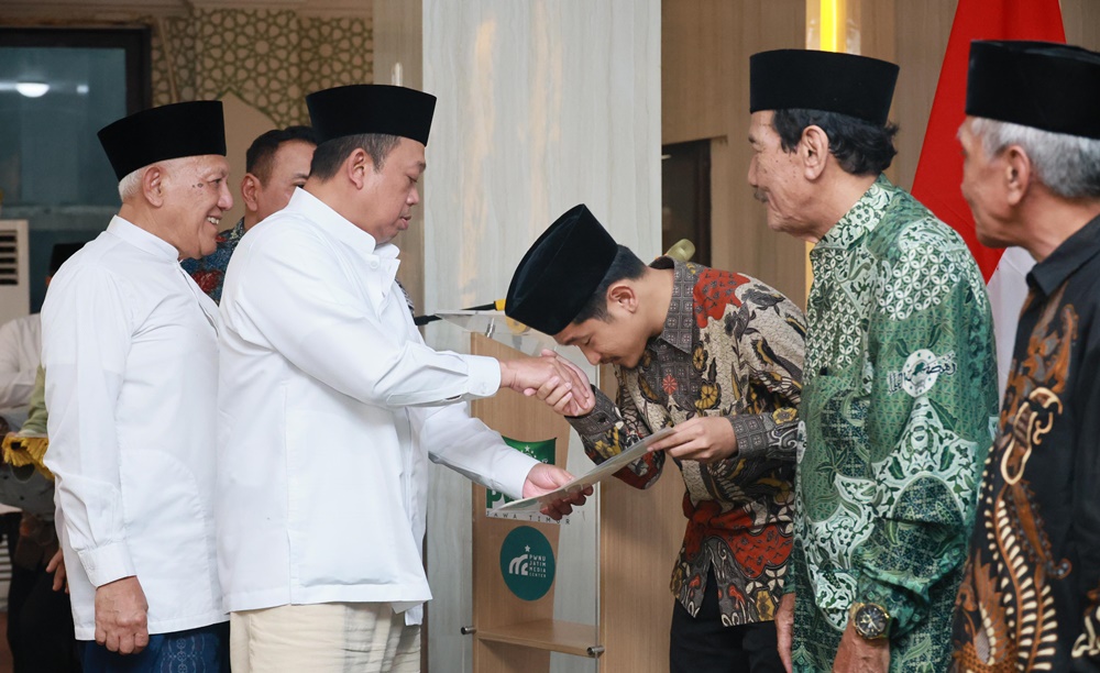 Terima Sertipikat dari Menteri Nusron, Perwakilan dari Pesantren Al Yasmin Dukung Santri Jadi Entrepreneur