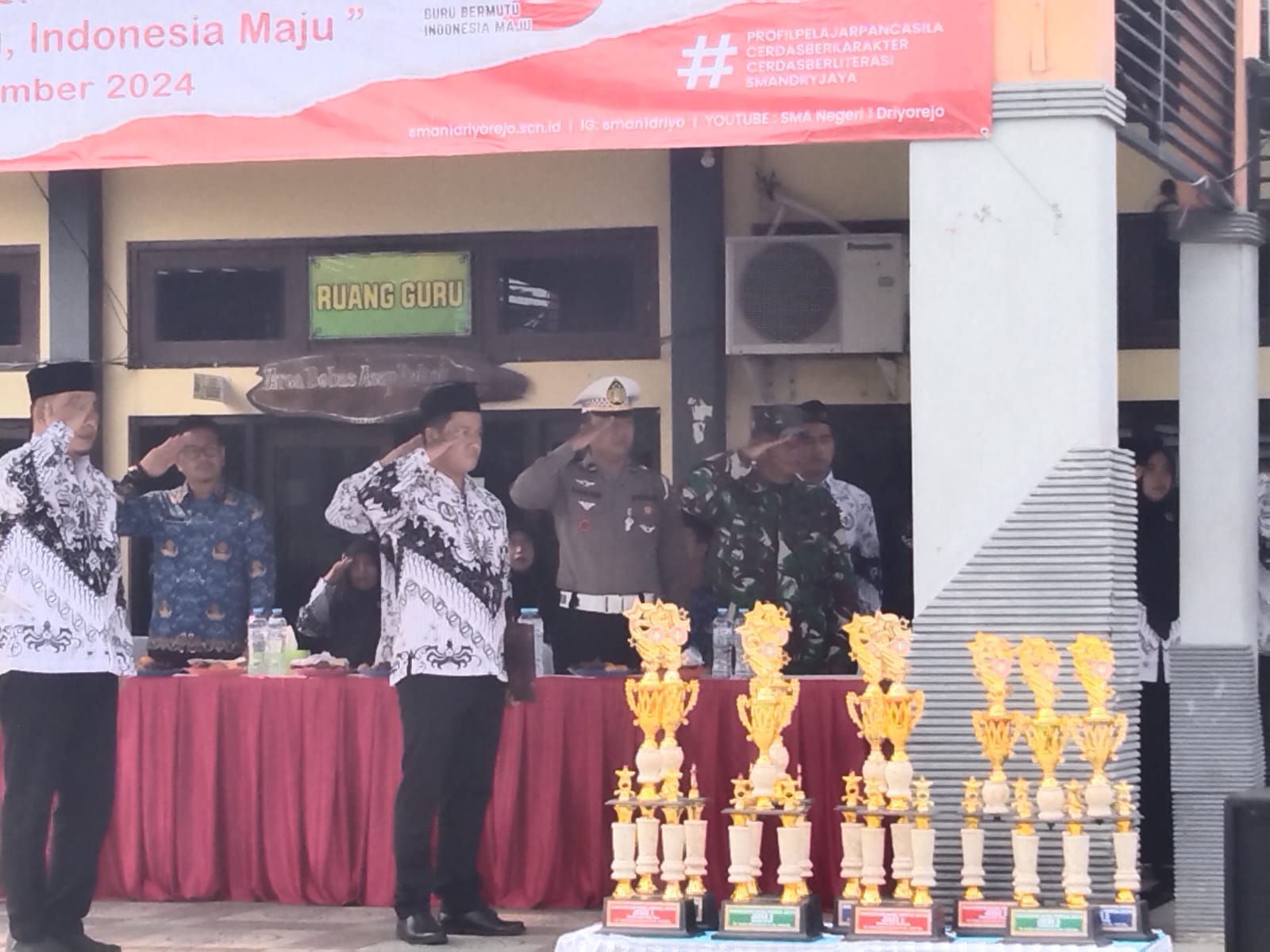 Upacara Puncak HUT PGRI Ke-79 dan Hari Guru Nasional 2024 di Driyorejo