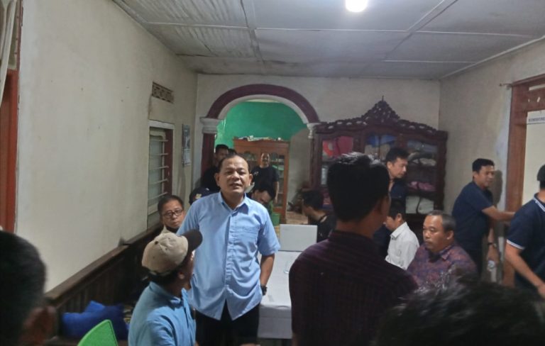 Ngotot Pelanggaran Pidana Murni, Pelaporan Dugaan Money Politik di Panwascam Katibung Nyaris Ricuh