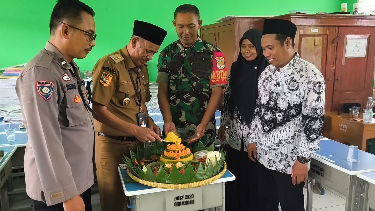 Peringati Hari Guru Nasional, SDN KOHOD Tiga Gelar Upacara Bendera
