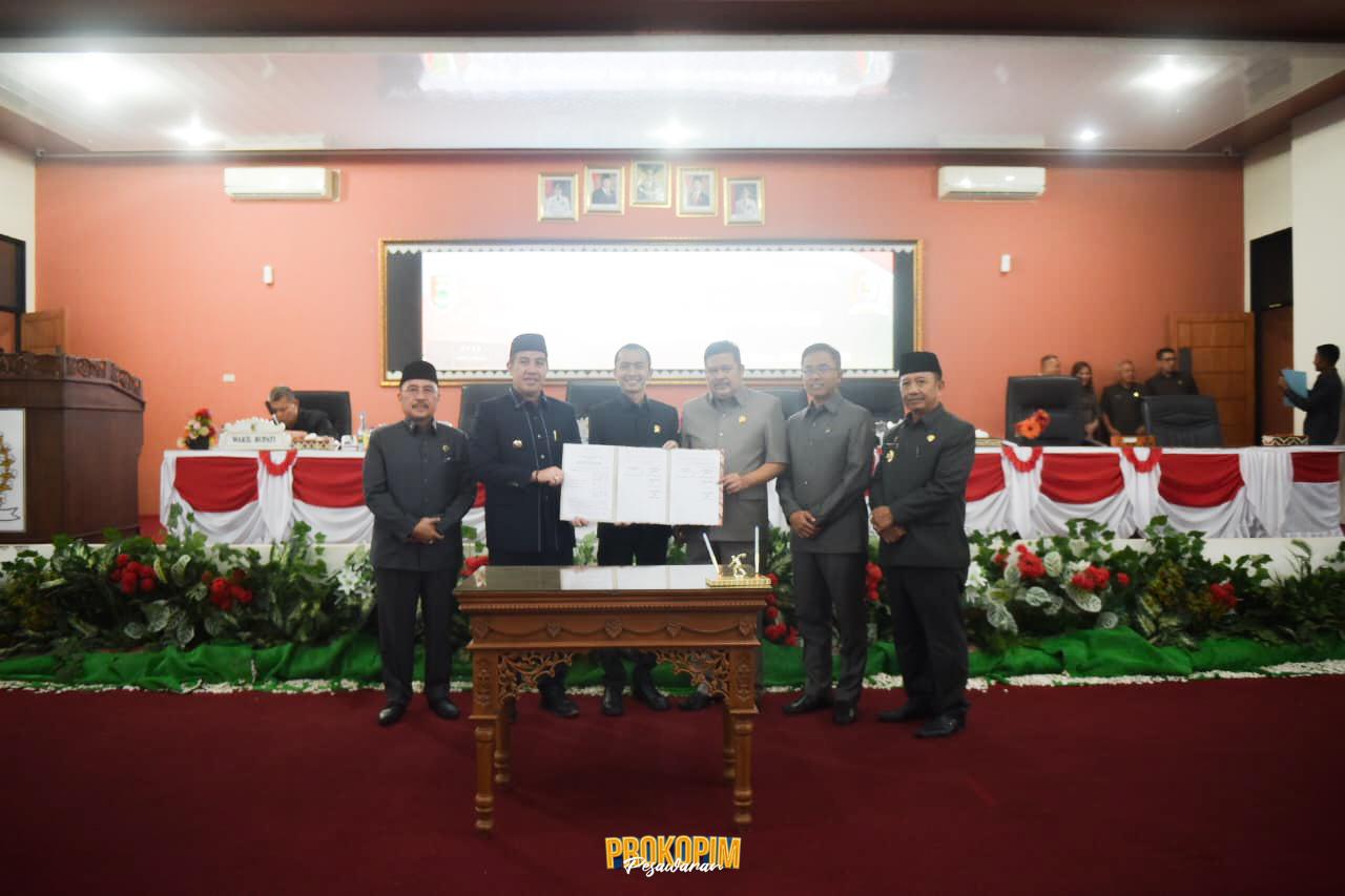 Bupati Pesawaran Hadiri Rapat Paripurna DPRD Terkait Propemperda Sekaligus Persetujuan Raperda APBD 2025