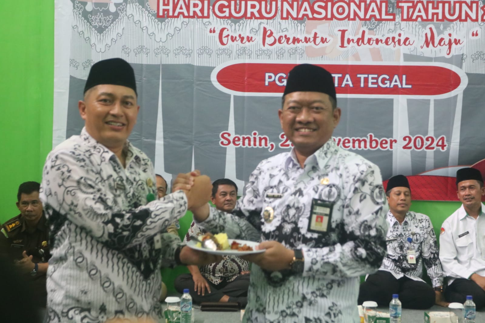 Tasyakuran Hari Guru dan HUT PGRI, Pj. Walkot Resmikan Lt. II Gedung PGRI Kota Tegal