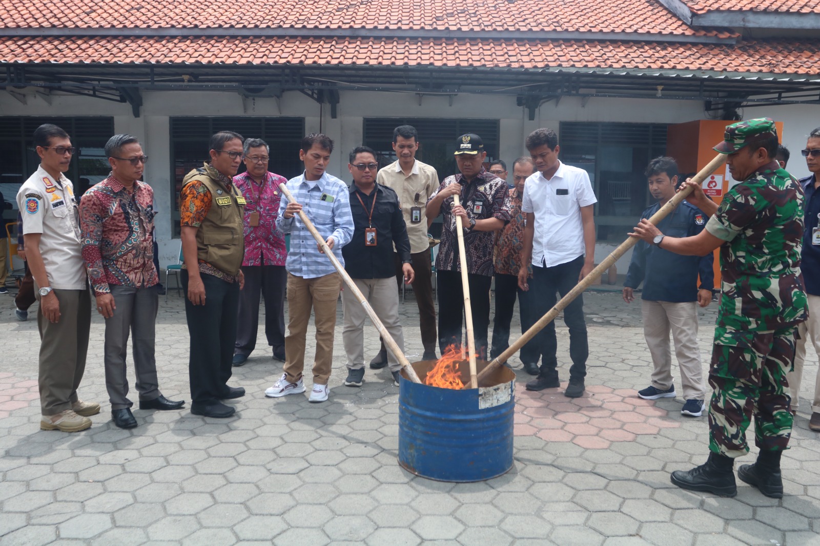 2.956 Lembar Surat Suara Lebih dan Rusak Dimusnahkan
