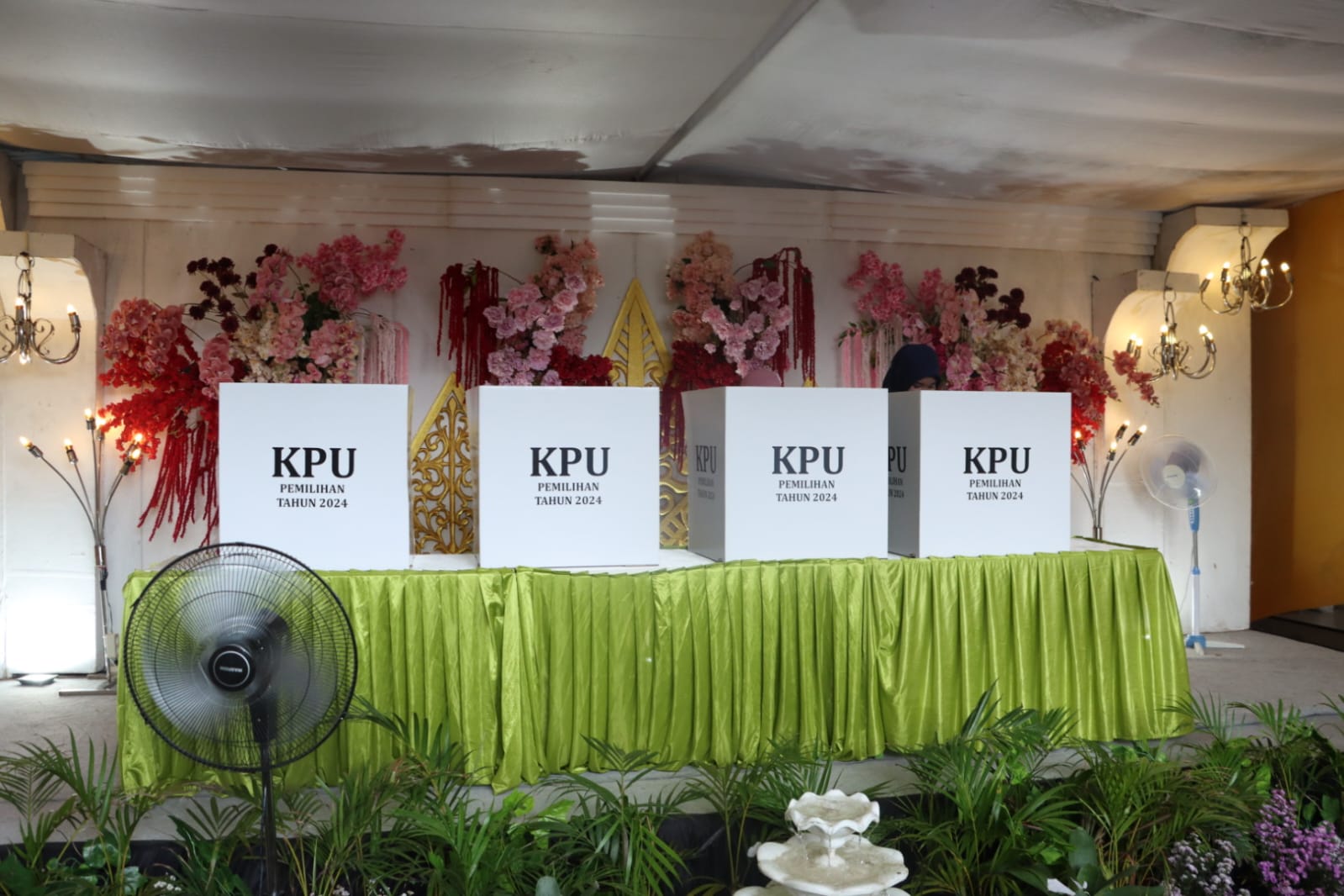 Kapolda Jatim Kunjungi TPS Unik Nuansa Pesta Pernikahan di Bangkalan