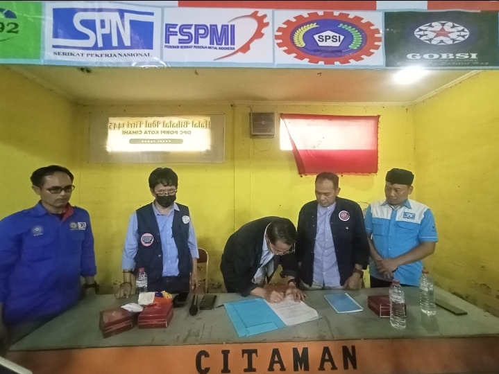 Buruh Cimahi Tandatangani Pakta Integritas dan Petisi Pemenangan Ngatiyana – Adhitia Yudisthira 
