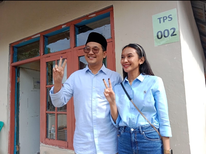 Adhithia Yudisthira Gunakan HakPilih di TPS 002 Pasirkumeli Kelurahan Baros, Cimahi Selatan