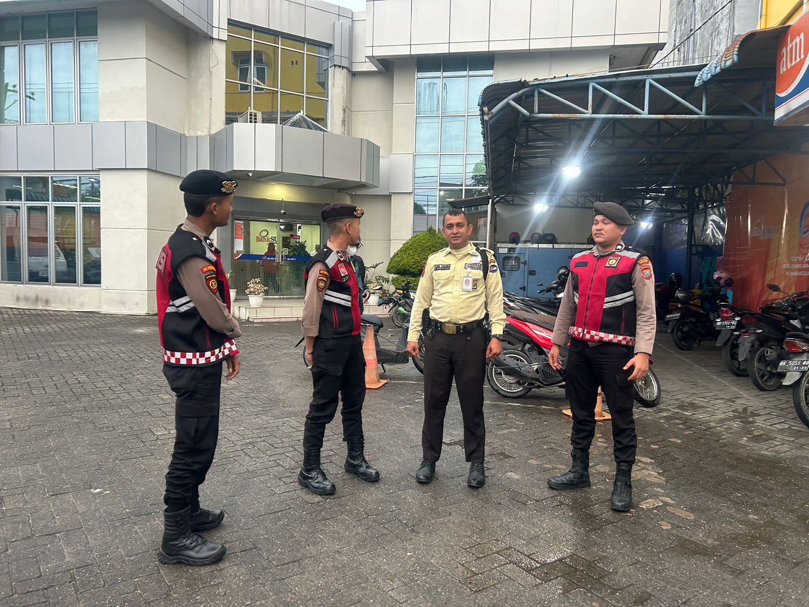 Sapa Warga Di Pemukiman, Satuan Samapta Polres Sibolga Patroli Kota Presisi