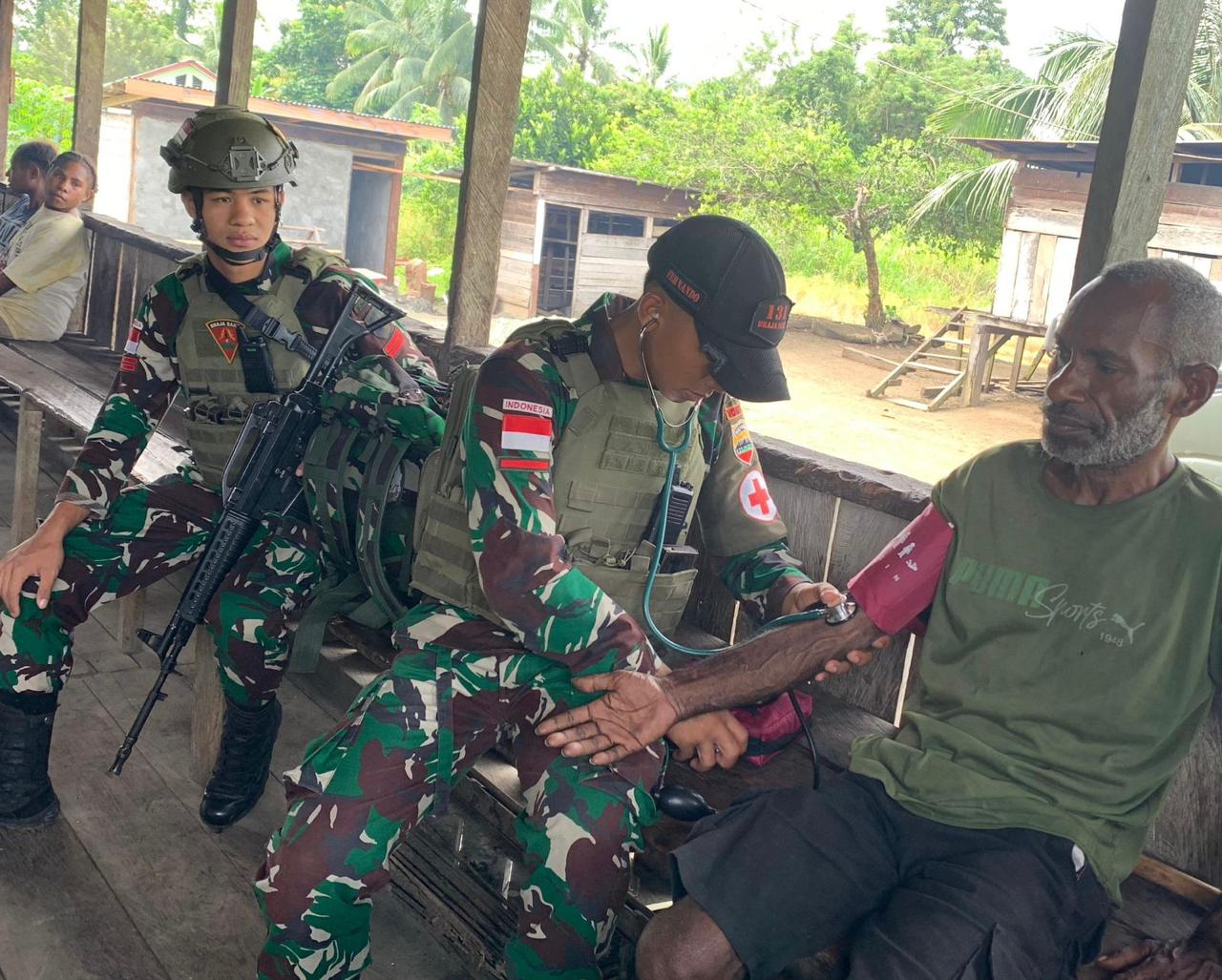 TNI Selalu Ada Untuk Rakyat, Satgas Yonif 131/BRS Yankes Keliling Gratis di Perbatasan Papua