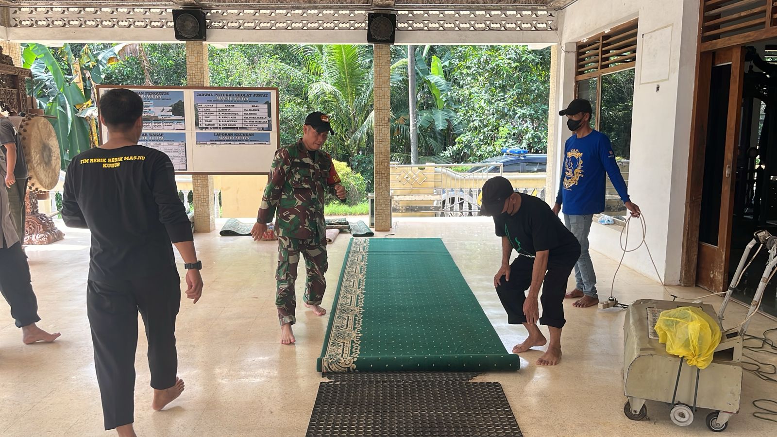 Kodim 0719/Jepara Gelar Program “Resik – Resik Masjid” Untuk Tingkatkan Kebersihan dan Kebersamaan