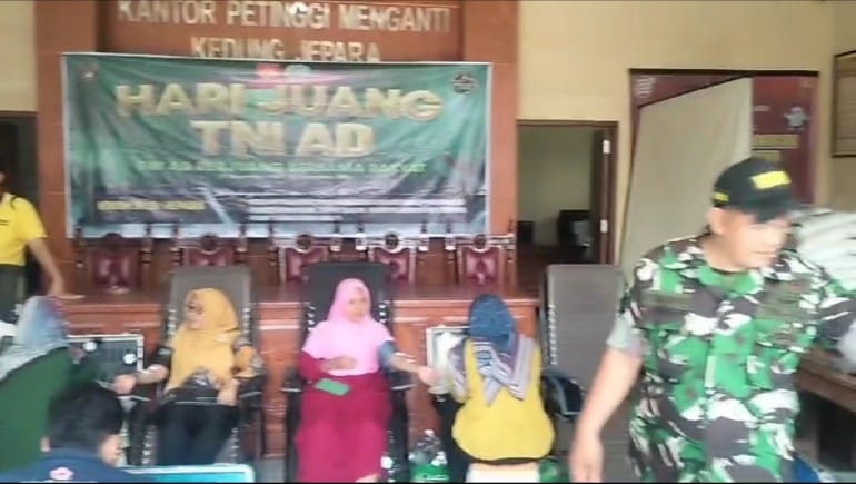 Kodim 0719/Jepara Gelar Donor Darah di Balai Desa Menganti untuk Peringati Hari Juang TNI-AD ke 79.