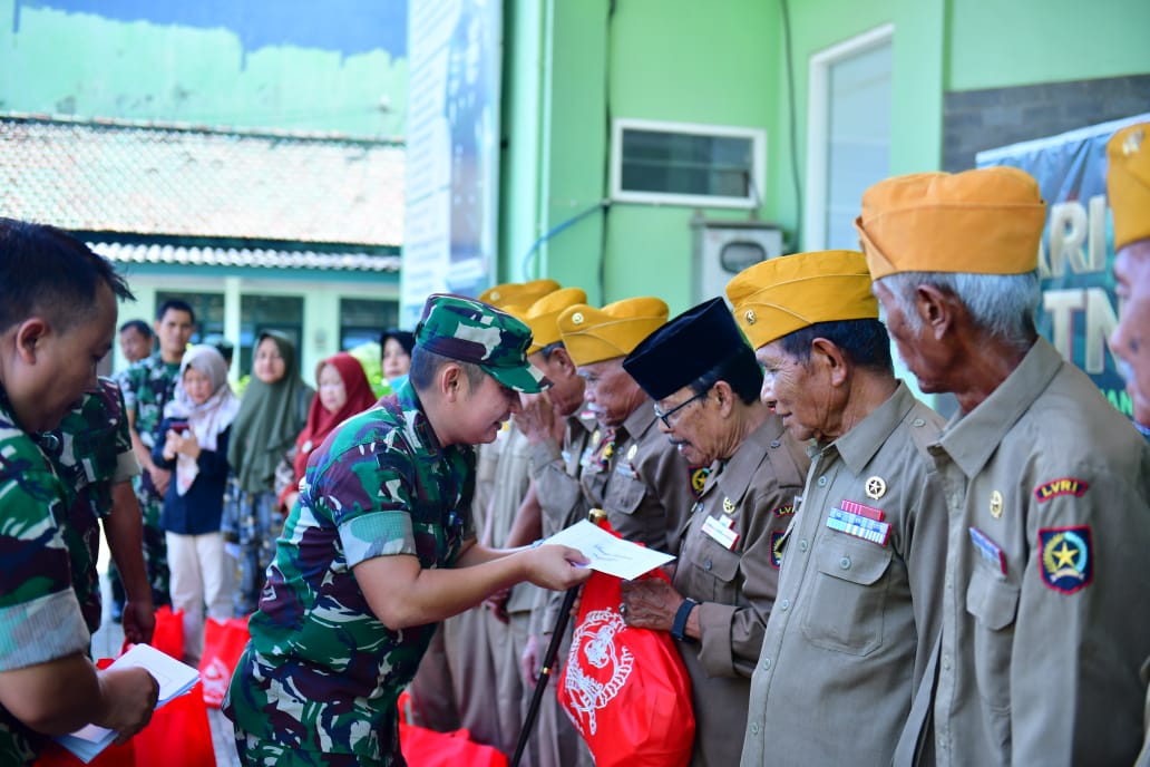 Peringati Hari Juang TNI-AD ke 79, Kodim 0719/Jepara Bagikan Baksos Sembako dan Santunan kepada Purnawirawan dan Warakawuri
