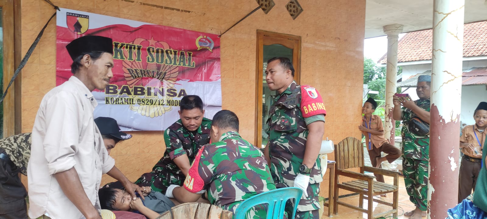 Hari Juang TNI AD ke 79 Koramil 0829-12/Modung Gelar Bakti Sosial Khitan Gratis