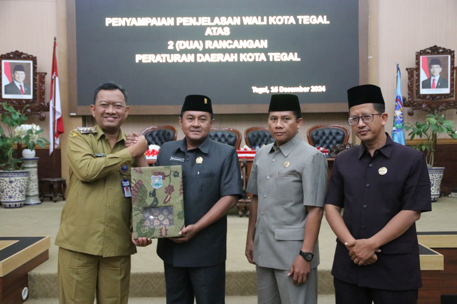 Pj. Wali Kota Sampaikan Dua Raperda Mendesak Dibahas