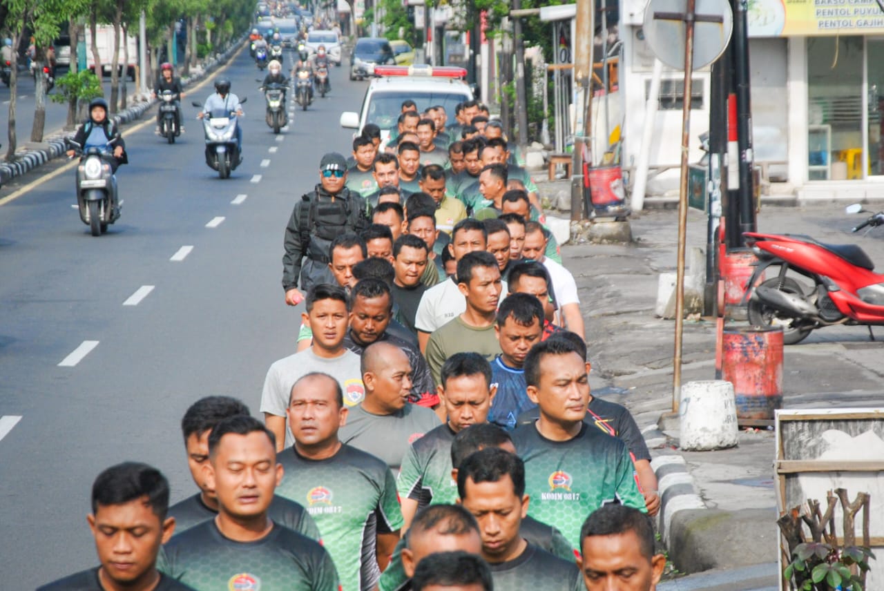 Kodim 0817/Gresik Gelar Olahraga Bersama untuk Jaga Kebugaran dan Kekompakan