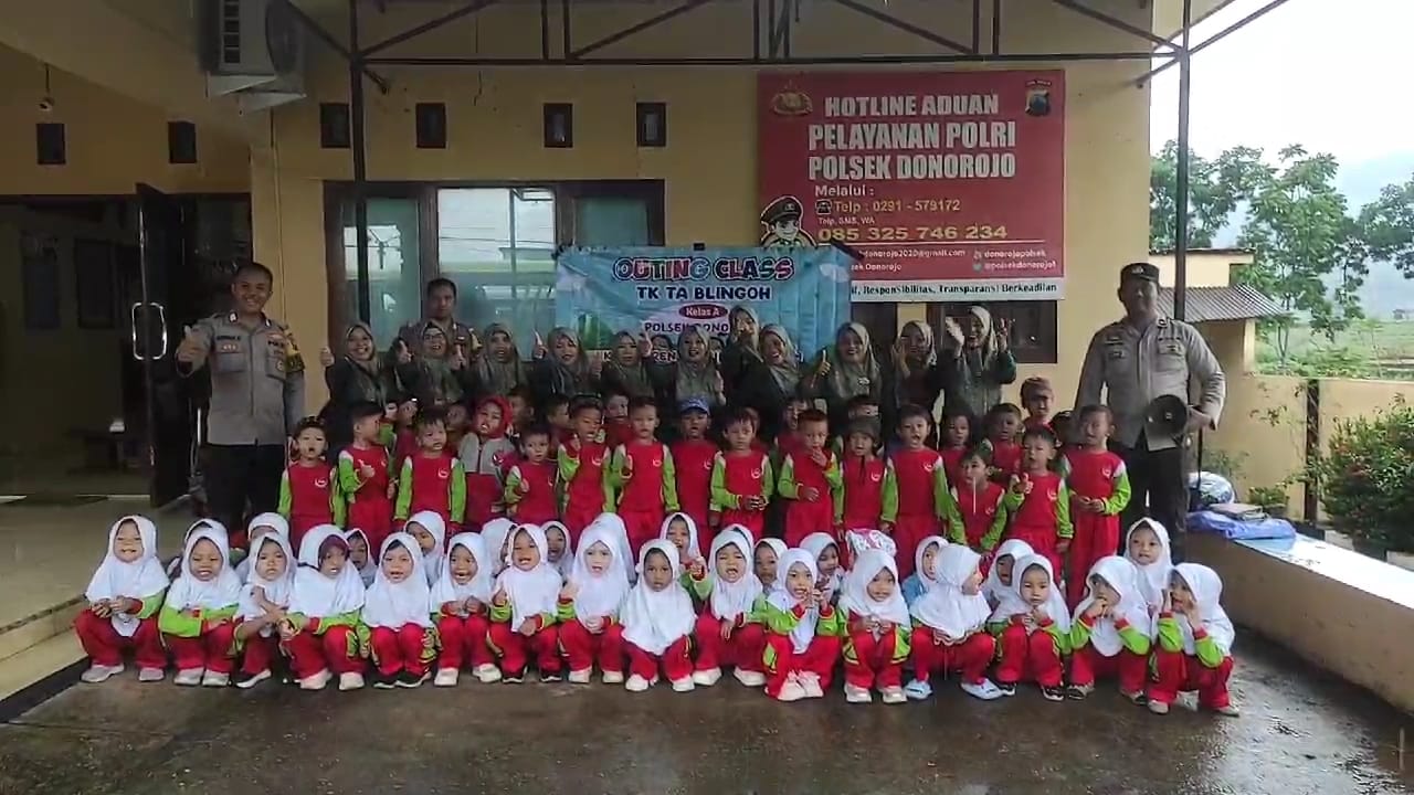 Polisi Sahabat Anak, Puluhan Siswa Siswi TK Kujungi Polsek Donorojo