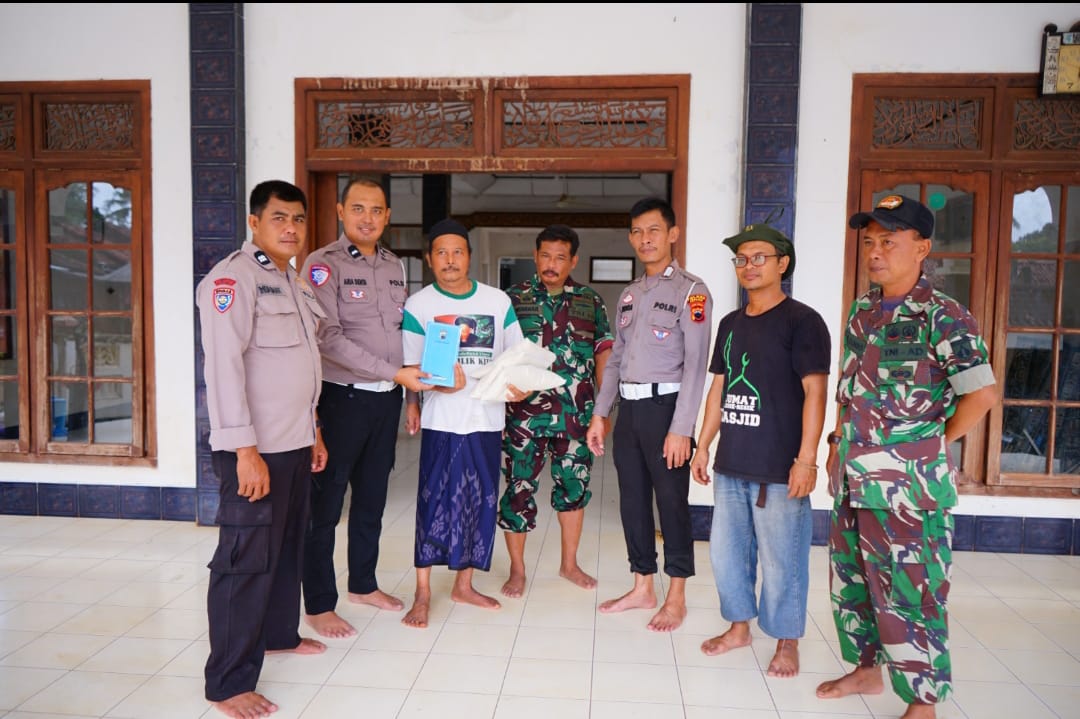 Indahnya Kebersamaan TNI-Polri dan Masyarakat dalam Program “Resik-Resik Masjid” Kodim 0719/Jepara