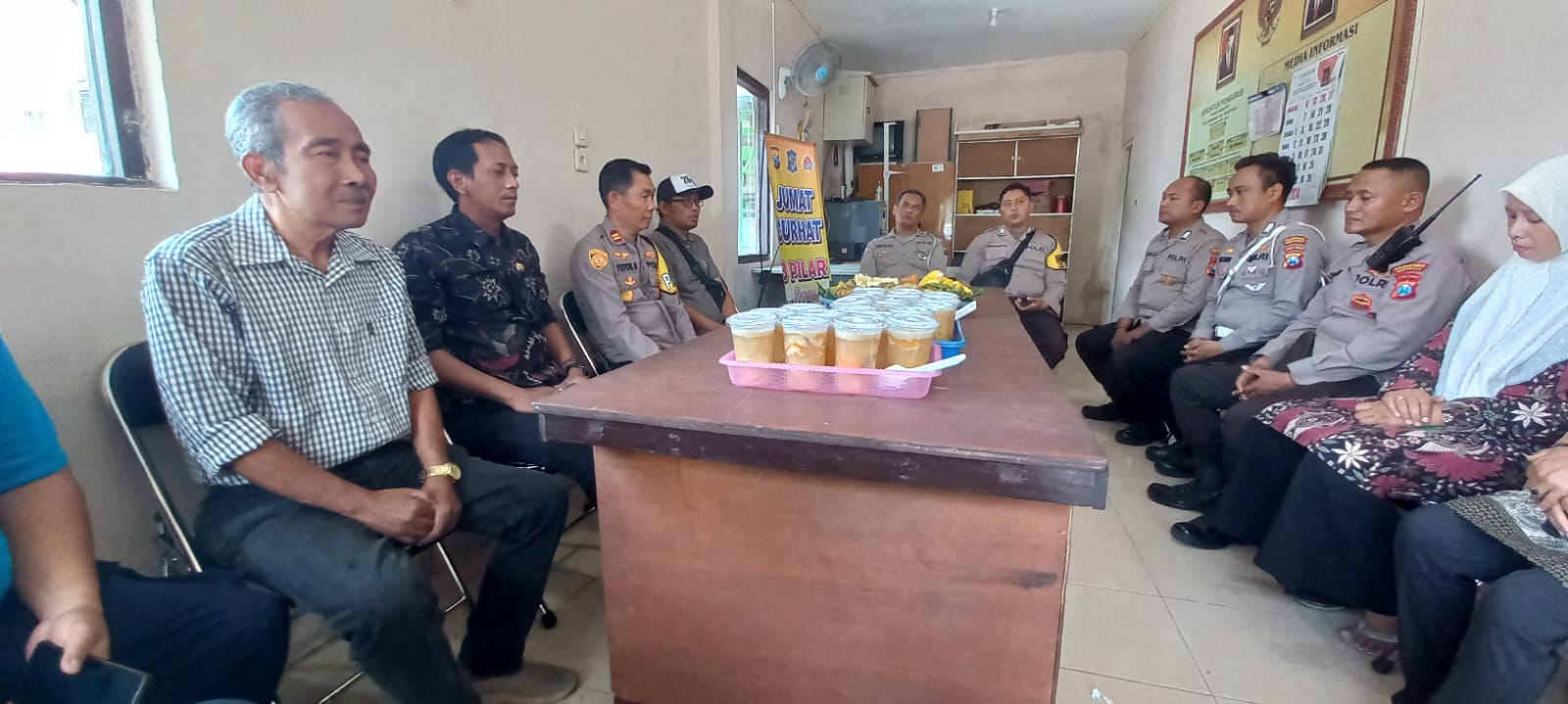 Polsek Dukuh Pakis Akomodir Curhatan Warga