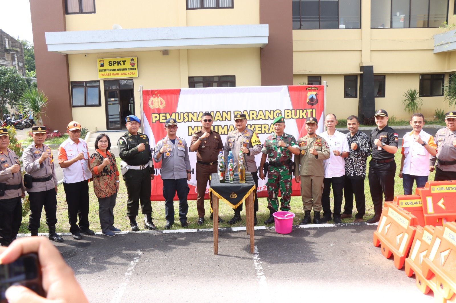 Polres Magelang Kota Musnahkan Barang Bukti Miras Jelang Natal 2024, Liburan Panjang dan Sambut Tahun Baru 2025