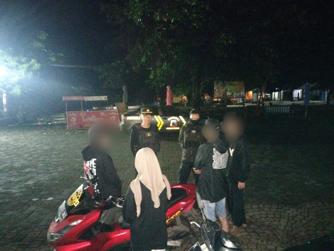 Bermesraan Sambil Konsumsi Miras di Pinggir Pantai, Sejoli di Jepara Digaruk Polisi